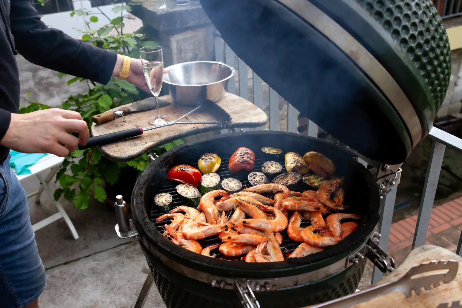 Grilované krevety a zelenina na grilu