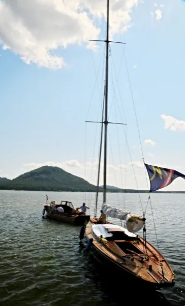 Regata RUT Classic - závod klasických dřevěných plachetnic na Máchově jezeře